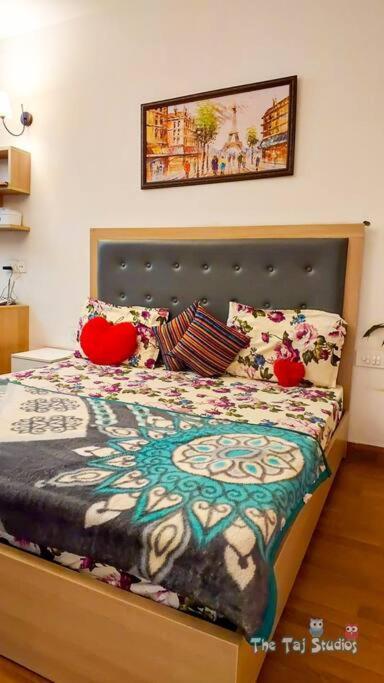 Top Luxury & Couple Friendly Stay Gp By Taj Suites & Studios #New Year Party & Stay Noida Bagian luar foto