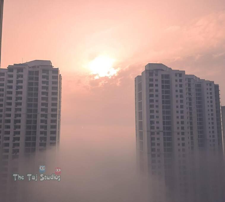 Top Luxury & Couple Friendly Stay Gp By Taj Suites & Studios #New Year Party & Stay Noida Bagian luar foto