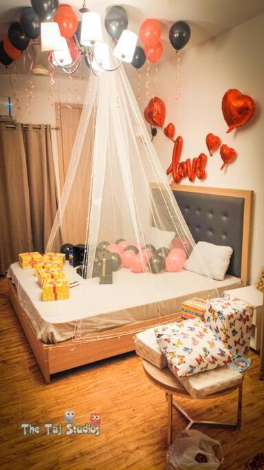 Top Luxury & Couple Friendly Stay Gp By Taj Suites & Studios #New Year Party & Stay Noida Bagian luar foto