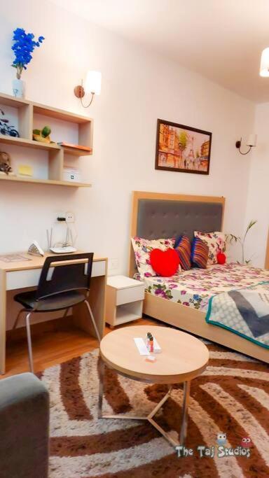 Top Luxury & Couple Friendly Stay Gp By Taj Suites & Studios #New Year Party & Stay Noida Bagian luar foto