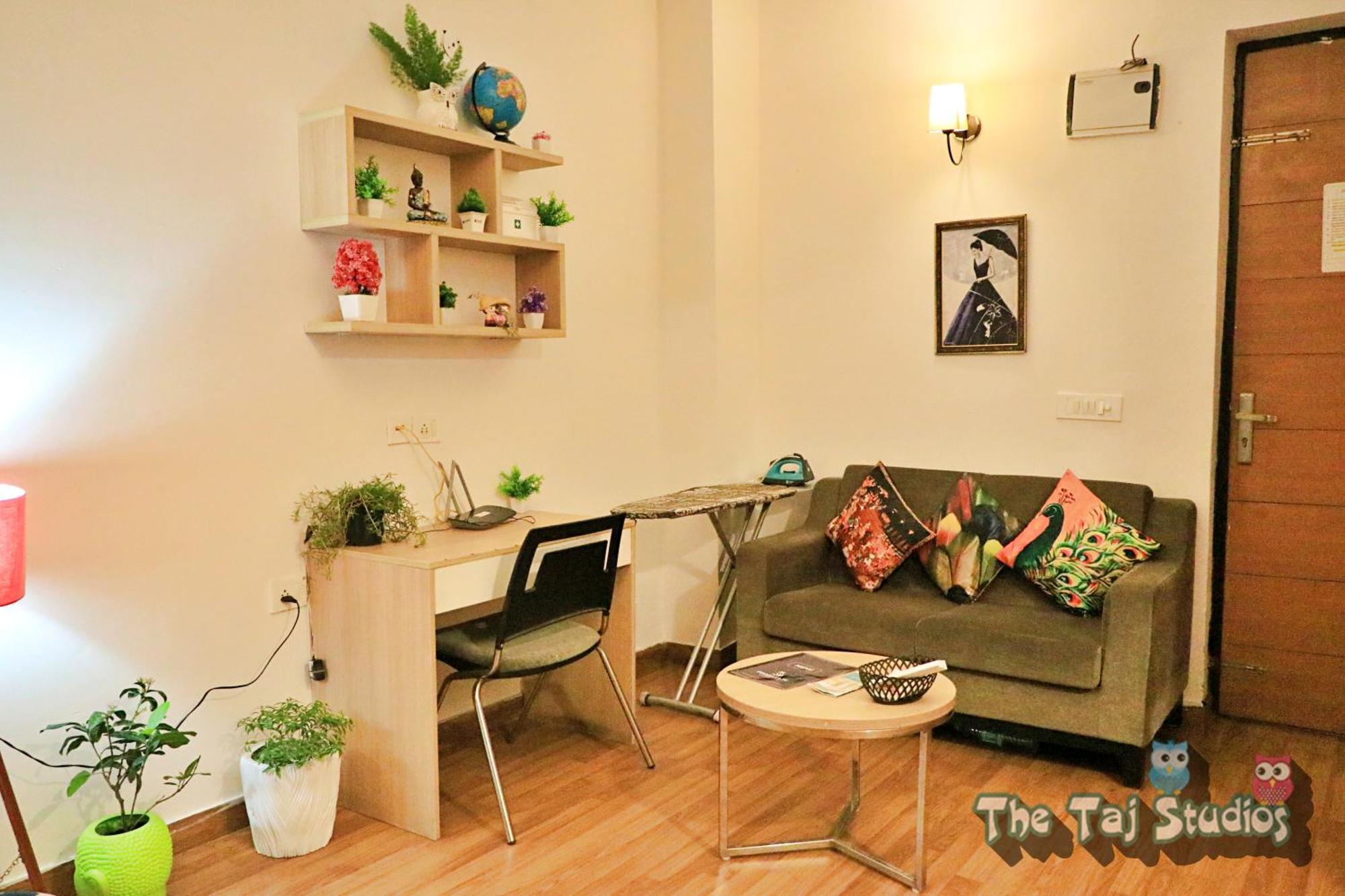 Top Luxury & Couple Friendly Stay Gp By Taj Suites & Studios #New Year Party & Stay Noida Bagian luar foto