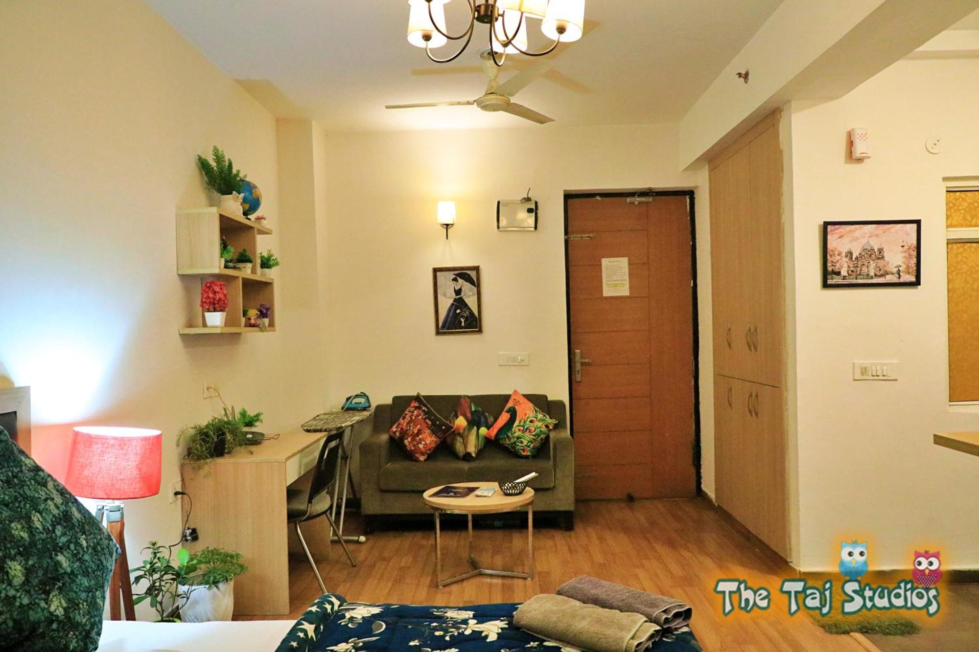 Top Luxury & Couple Friendly Stay Gp By Taj Suites & Studios #New Year Party & Stay Noida Bagian luar foto